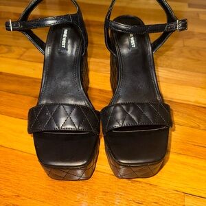 Nine West Black Wedge Platform Sandals with Quilted Design
